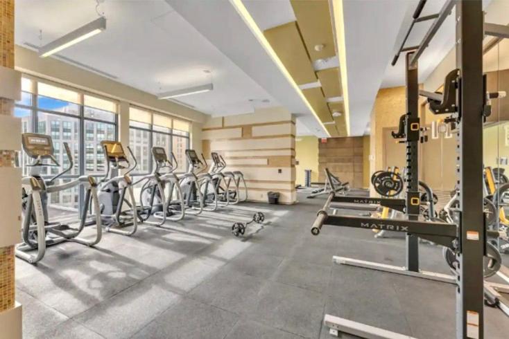 2Bedroom Cn Tower And Water Views - Free Parking - Rooftop Pool Toronto Exterior photo